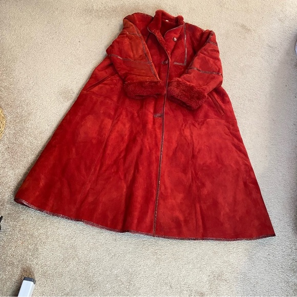 VINTAGE 100% Authentic Red Shearling Coat with leather trim​ - Picture 8 of 13